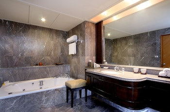 Royal Suite, Club Lounge Access (Ayuthaya)