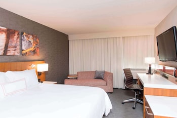 Suite, 1 King Bed with Sofa bed, Non Smoking