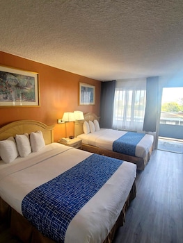 Room, 2 Queen Beds, Non Smoking
