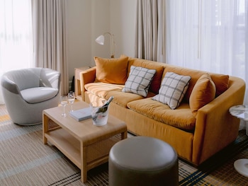 Suite, 1 Bedroom, Corner