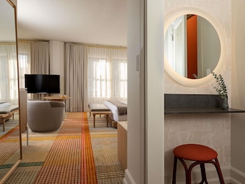 Deluxe Room, 1 King Bed (Accessible, Rollin Shower, Nespresso)