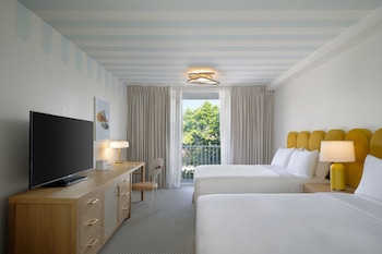 Room, 2 Queen Beds, Lanai (Mobility/Hearing Access, Roll-in Shwr)