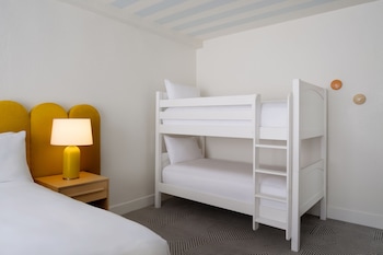 Deluxe Room, 1 King Bed, Lanai