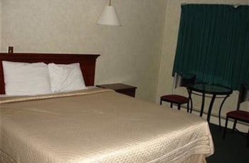 Standard Room (Pet Friendly), 1 King Bed, Ground Floor