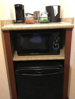 Room, 2 Queen Beds (Mobility Accessible, Roll-In Shower)