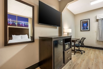 Room, 2 Queen Beds, Non Smoking (Upgrade)