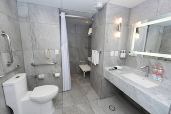 Standard Room, 1 King Bed, Accessible Bathtub