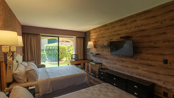 Standard Room, 2 Queen Beds, Ground Floor