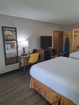 Room, 2 Queen Beds, Non Smoking