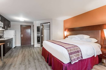 Suite, 1 King Bed, Accessible, Non Smoking (Mobility)