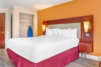 Suite, 1 King Bed, Accessible, Non Smoking (Mobility)