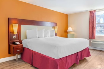Suite, 1 King Bed, Accessible, Non Smoking (Mobility)