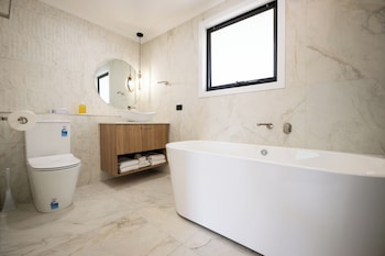 King Room with Spa Bath