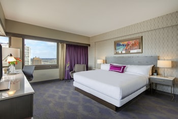 Classic Room, 1 King Bed, Accessible (Mobility)