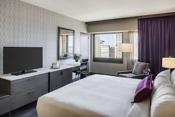 Classic Room, 1 King Bed (Walk-In Shower)