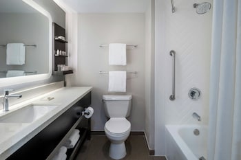 Room, 2 Queen Beds (Hearing Accessible)