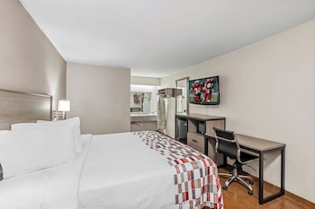 Deluxe Room, 1 Queen Bed, Smoking