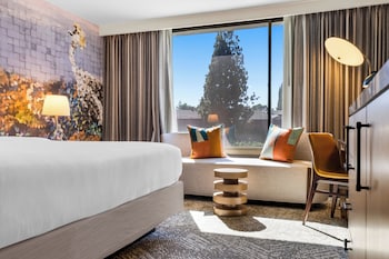 Standard Room, 1 King Bed