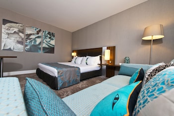 Standard Room, 1 King Bed with Sofa bed
