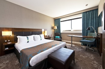 Suite, 2 Bedrooms (1 King & 2 Single Beds)