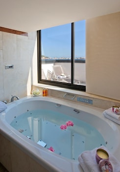 Suite, 1 Bedroom (1 King & 1 Sofa Bed)