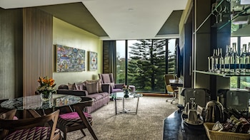 Signature Suite