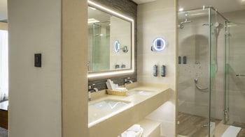 Panafric Deluxe Twin Room