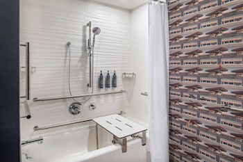 Room, 1 King Bed (Mobility/Hearing Accessible, Tub)