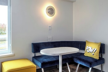 Room, 2 Queen Beds (Mobility/Hearing Accessible, Tub)