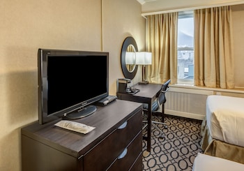 Standard Room, Multiple Beds, Non Smoking (Two Beds, 1 Double, 1 Twin Bed)