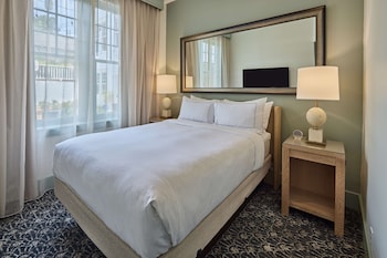 Suite, 1 Queen Bed