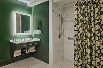 Room, 2 Queen Beds, Accessible (Roll In Shower)