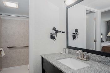 Standard King Shower only, Non-Smoking