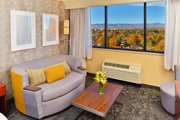 Room, 1 King Bed with Sofa bed (Mountain View)