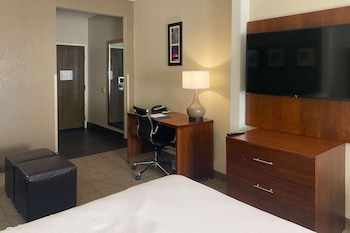 Suite, 2 Queen Beds, Non Smoking