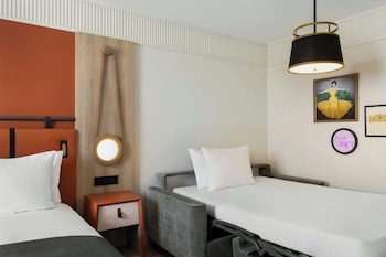 Deluxe Room, 1 King Bed with Sofa bed