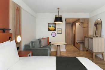 Deluxe Room, 1 King Bed with Sofa bed