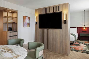 Junior Suite, 1 King Bed (View)