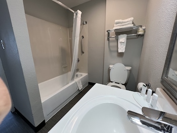 Deluxe Room, 1 King Bed, Non Smoking (Third Floor, Interior Corridor)
