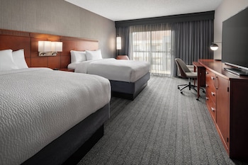 Room, 2 Queen Beds (Mobility/Hearing Accessible, Tub)