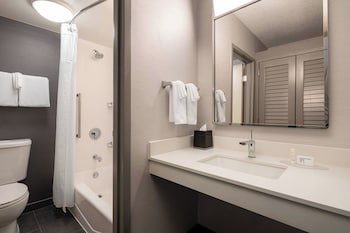 Suite, 1 Bedroom (Mobility/Hearing Accessible, Tub)