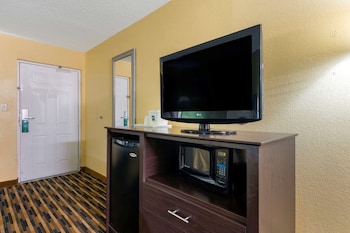 Standard Room, 2 Queen Beds, Non Smoking