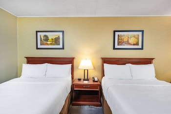 Room, 2 Queen Beds, Non Smoking (Dark Room, Pet Friendly)
