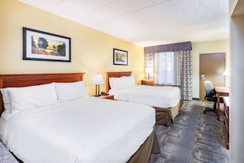Room, 2 Queen Beds, Non Smoking