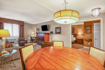 Suite, 1 King Bed with Sofa bed