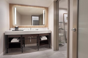 Executive Suite, 1 King Bed with Sofa bed