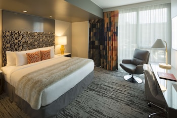 Standard Room, 1 King Bed, Non Smoking, City View