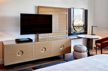 Room, 1 King Bed, Balcony