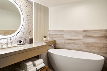 Premium Studio Suite, 1 King Bed with Sofa bed