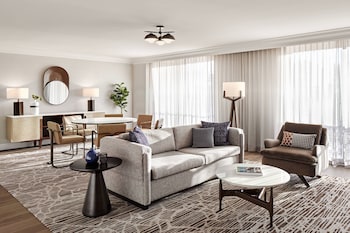 Premium Studio Suite, 1 King Bed with Sofa bed